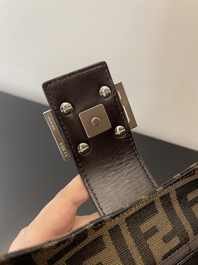 フェンディバッグ内部構造